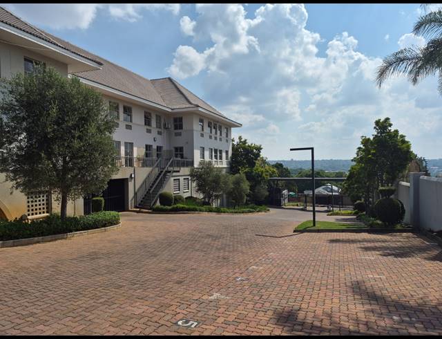 280M² OFFICE TO LET IN HYDE PARK